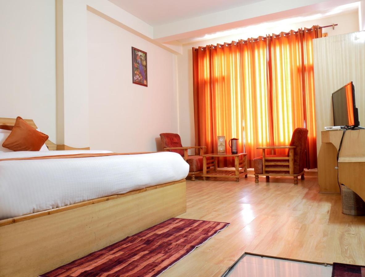 New Ambika International Mall Road Hotel 马拉里 外观 照片