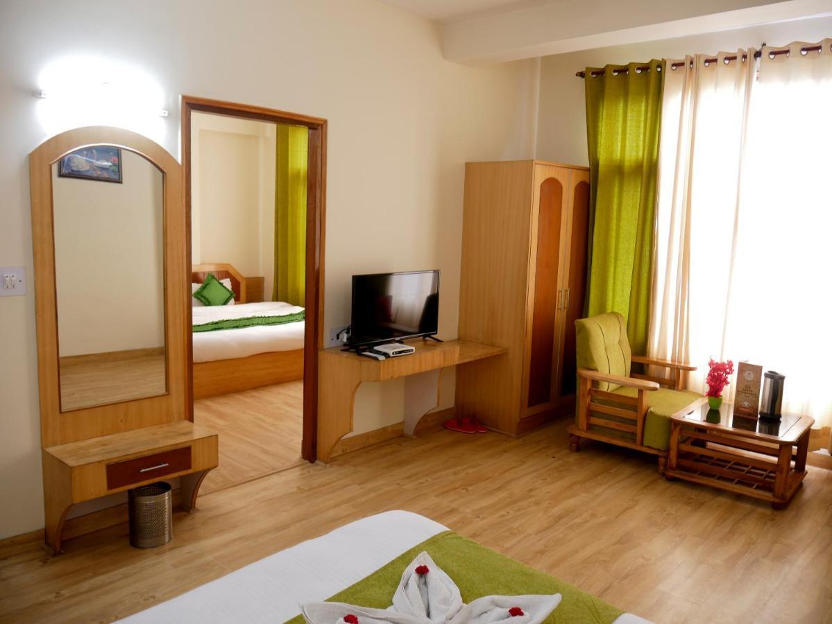 New Ambika International Mall Road Hotel 马拉里 外观 照片