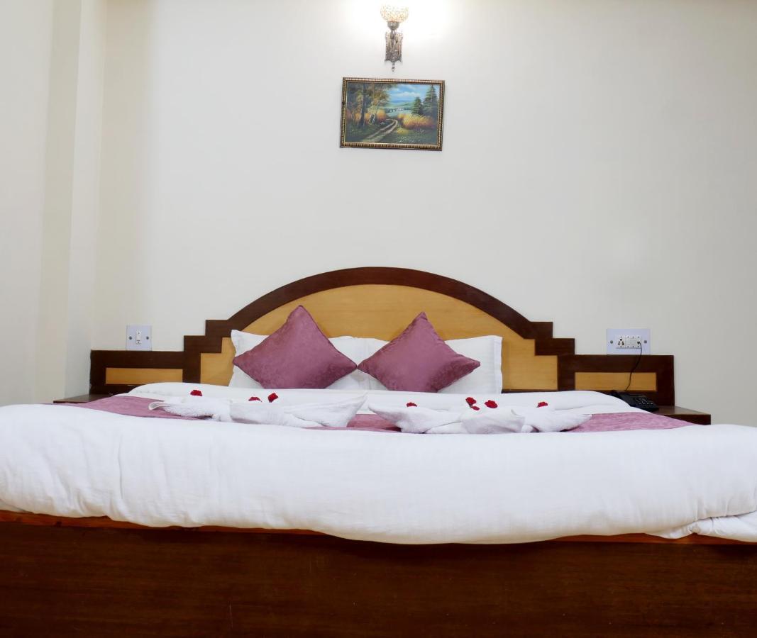 New Ambika International Mall Road Hotel 马拉里 外观 照片