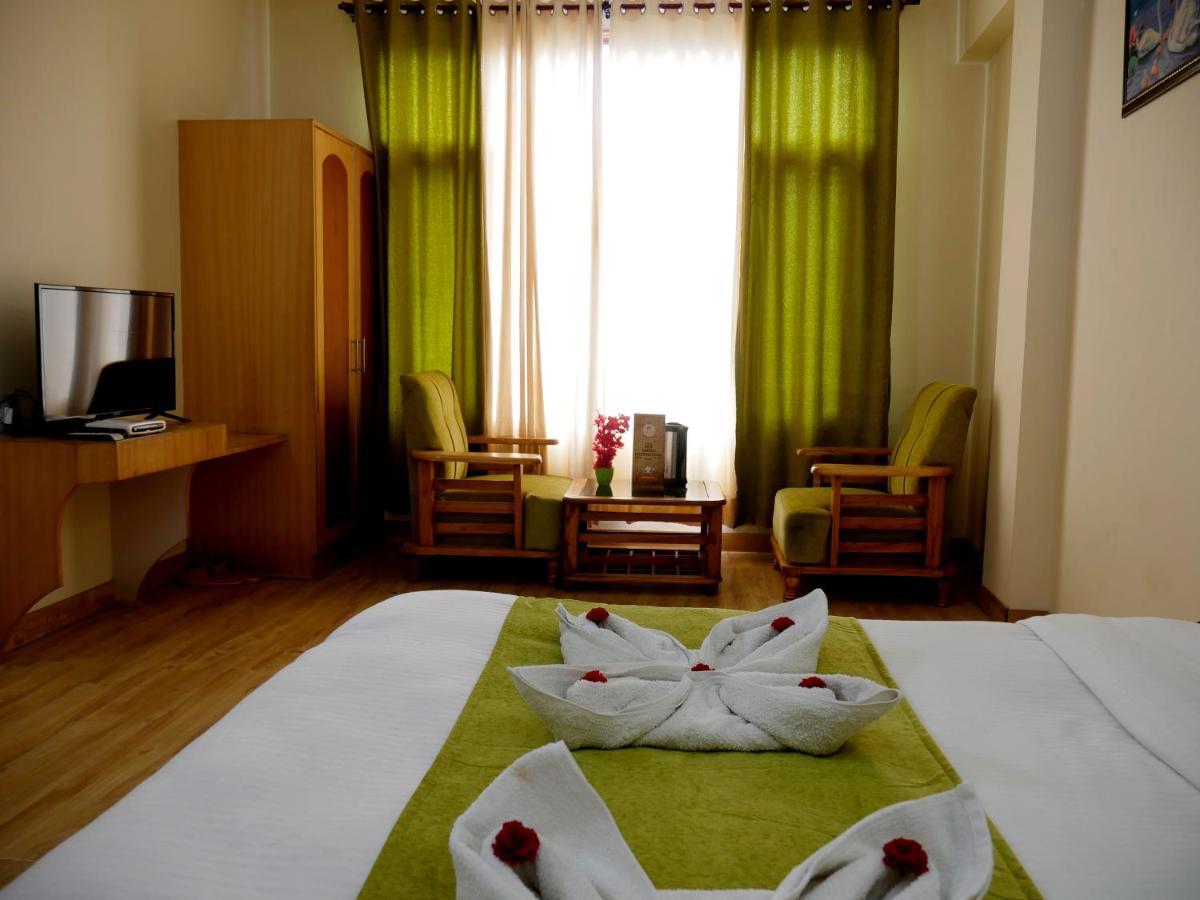 New Ambika International Mall Road Hotel 马拉里 外观 照片