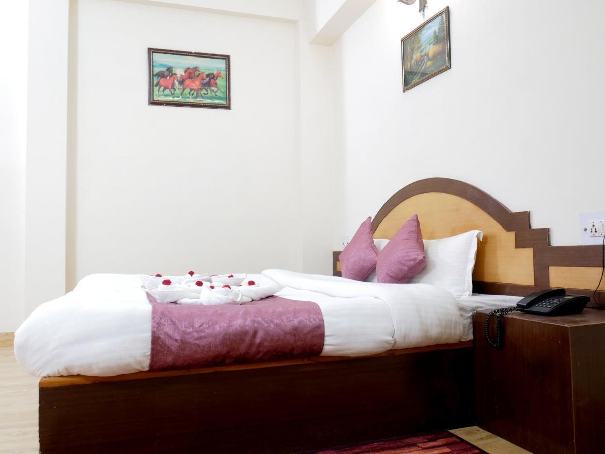 New Ambika International Mall Road Hotel 马拉里 外观 照片