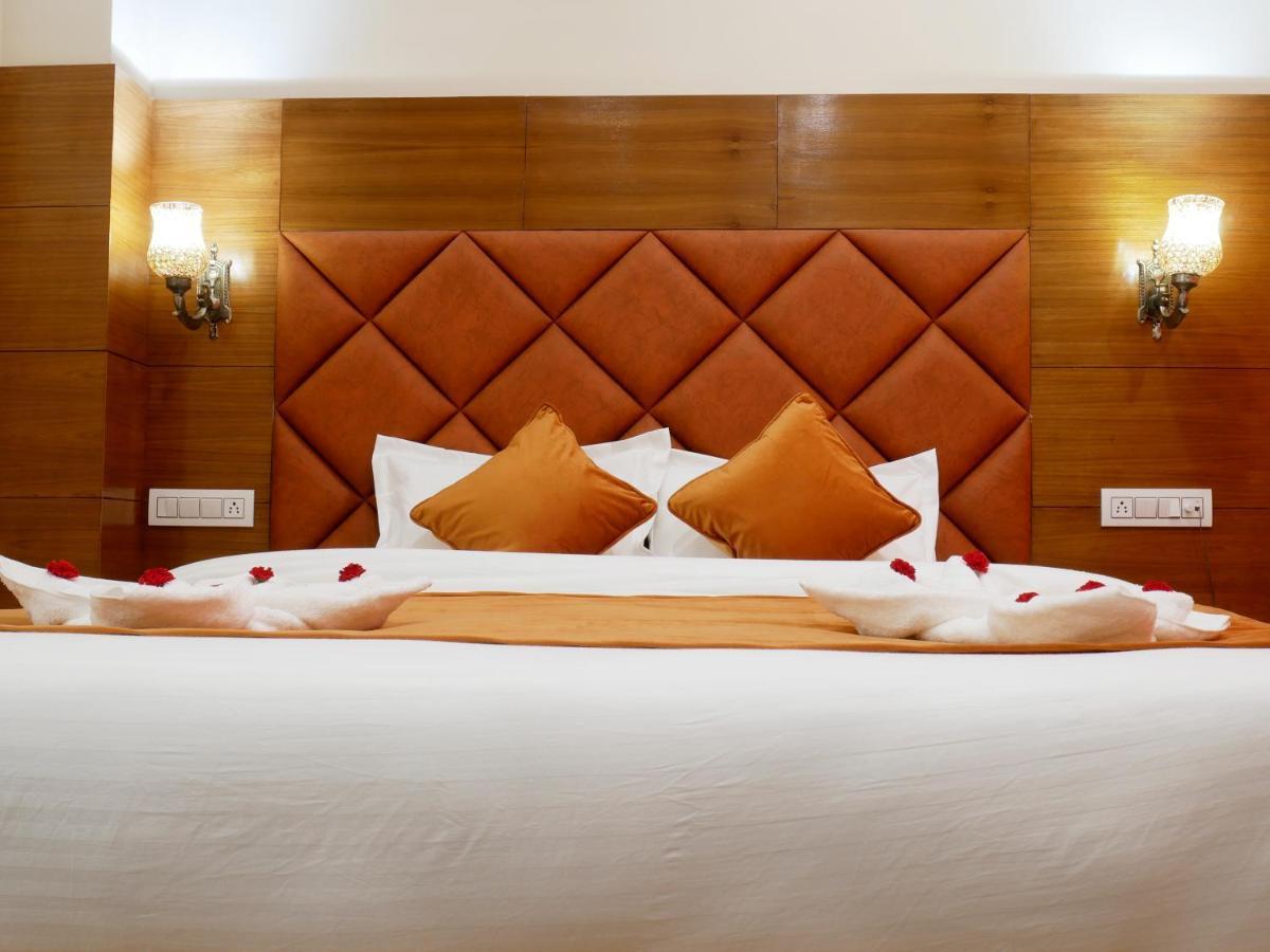 New Ambika International Mall Road Hotel 马拉里 外观 照片