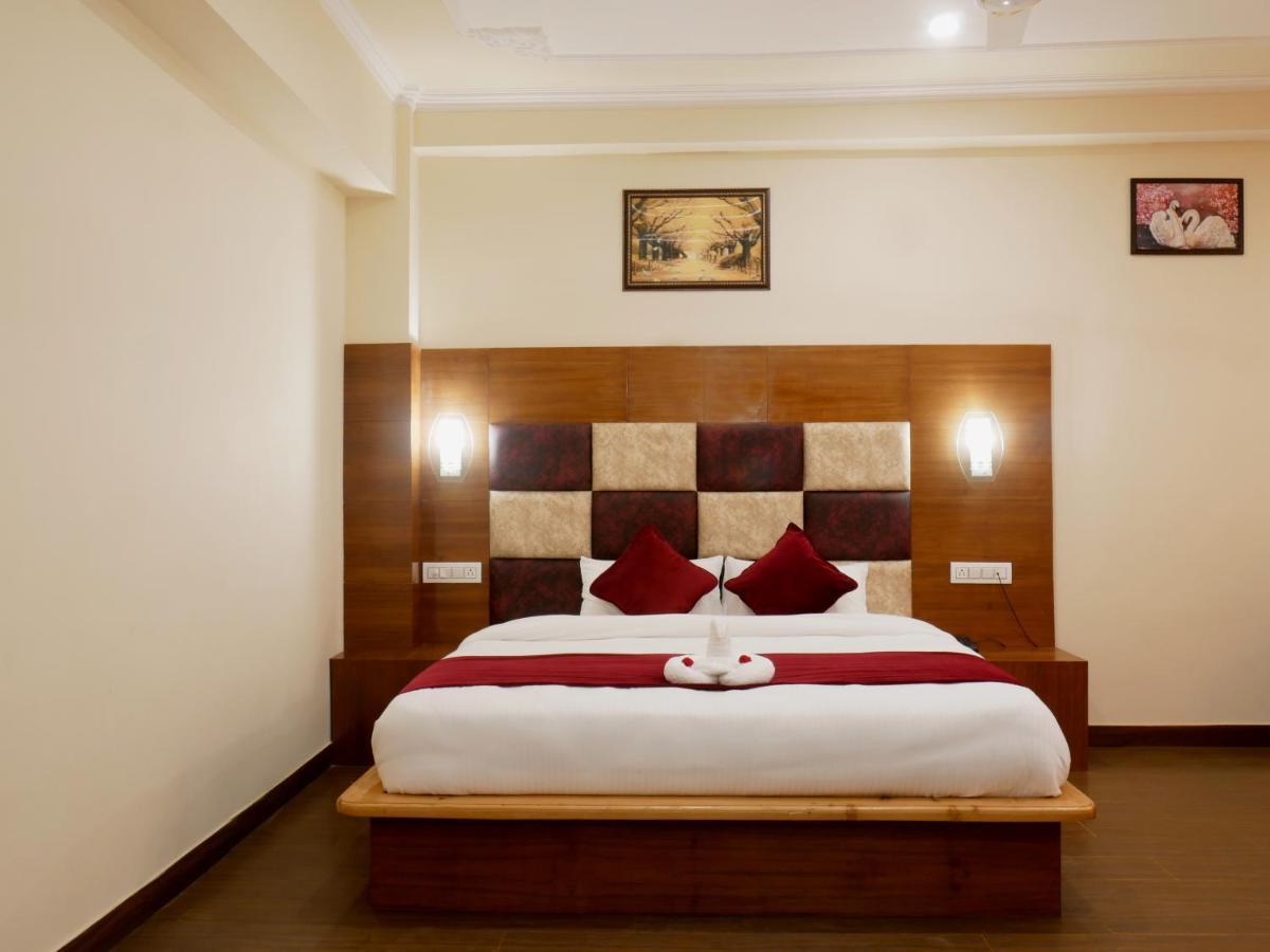 New Ambika International Mall Road Hotel 马拉里 外观 照片