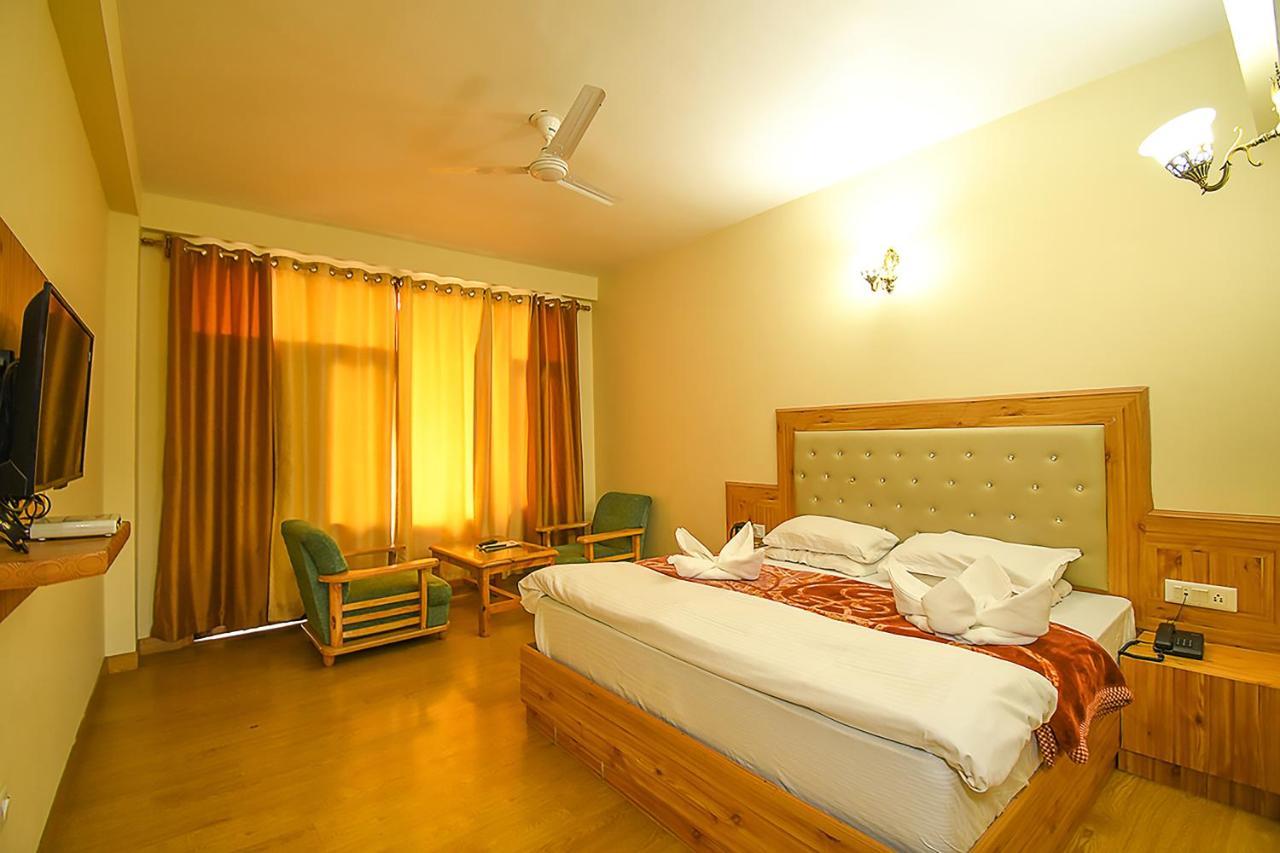 New Ambika International Mall Road Hotel 马拉里 外观 照片