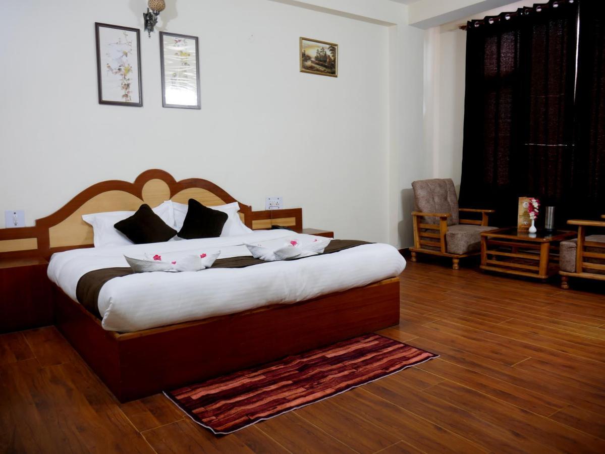 New Ambika International Mall Road Hotel 马拉里 外观 照片