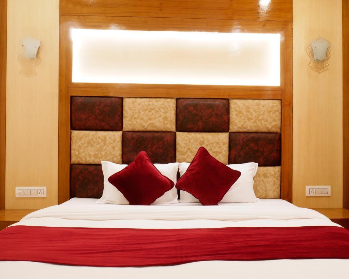 New Ambika International Mall Road Hotel 马拉里 外观 照片